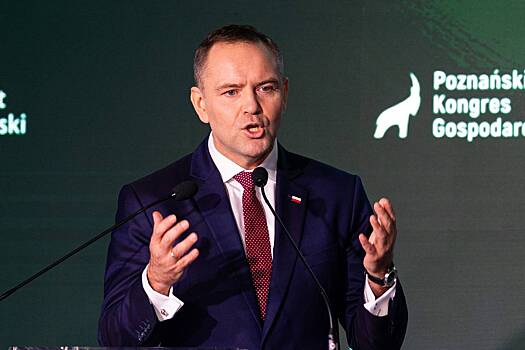 Президент Польши объявил о прекращении помощи украинским беженцам