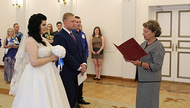 Мирошник поздравила молодожёнов Антона и Полину Тропиных (фото)