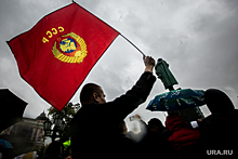 В КПРФ хотят заменить российский флаг