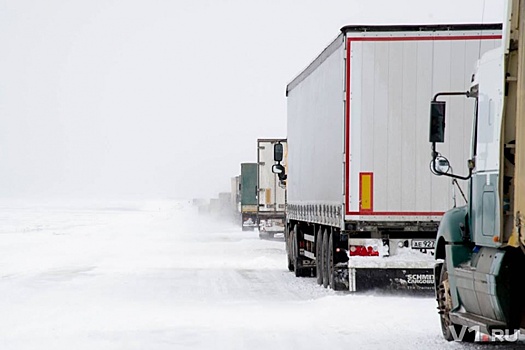 Снегопад в Волгоградской области не дает передышки дорожникам