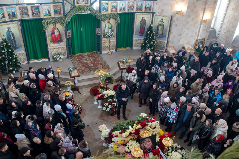Собрались первые лица города: в Благовещенске простились с Еленой Фединой и Александрой Назаровой