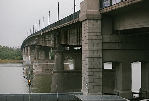 Омичей предупредили о пробках на Ленинградском мосту из-за предстоящего ремонта