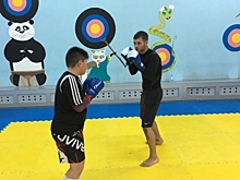 Просто хочу помочь детям: тренер по тайскому боксу зовет школьников на бесплатные тренировки