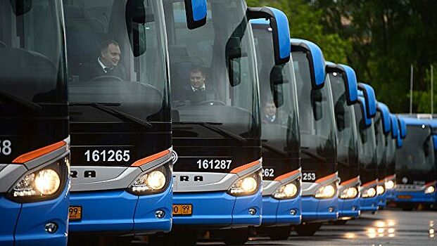 Автобус с пассажирами протаранил столб в Москве
