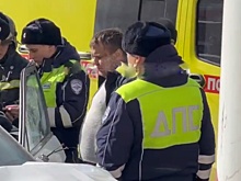 В Казани автомобиль наехал на автобусную остановку, пострадали 11 человек