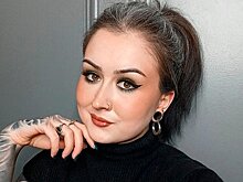 Поседевшая в 16 лет девушка перестала красить волосы и обрела поддержку
