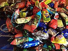 «Куда смотрит Роспотребнадзор»: жительница Приморья полакомилась конфетами с личинками