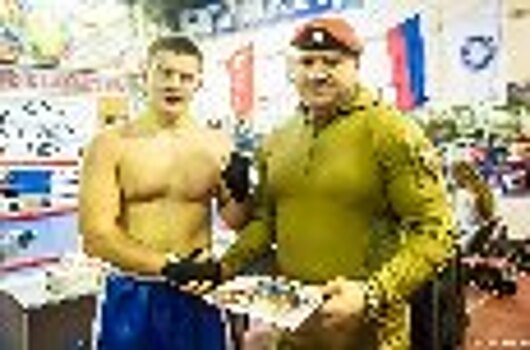 Начальник отдела специального назначения «Сокол» УФСИН России по Белгородской области Александр Мартынов стал почетным гостем детско-юношеских соревнований по кикбоксингу, посвященных Дню матери