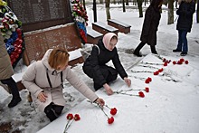 Возложение цветов и мемориально-патронатная акция прошли в Роговском