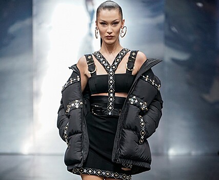 Белла Хадид, Кайя Гербер и Эмили Ратаковски на ОЧЕНЬ красивом показе Versace!