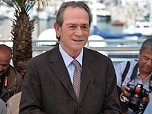 Очевидец, нашедший покойную дочь Томми Ли Джонса, подумал, что она в нетрезвом состоянии