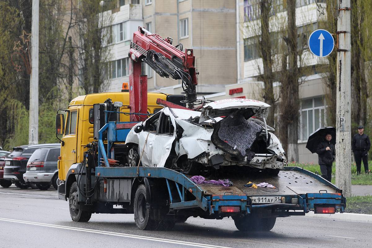 Появились подробности об отлетевшем на крышу от взрыва в Белгороде автомобиле