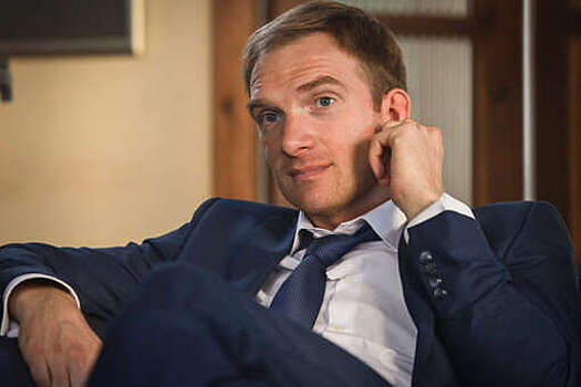 Уехавший из России Бурковский появился в ремейке фильма "Москва слезам не верит"