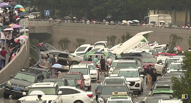 Недавние наводнения в Китае повредили более 400 000 автомобилей