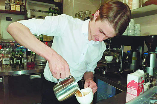 Выросший в Тайге алтайский Маугли осваивает столичный бизнес: «надо варить кофе»