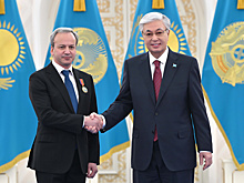 Токаев наградил главу FIDE Аркадия Дворковича орденом «Достык»