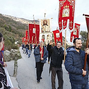 По украинским лекалам. В Черногории верующие уповают на помощь православной России