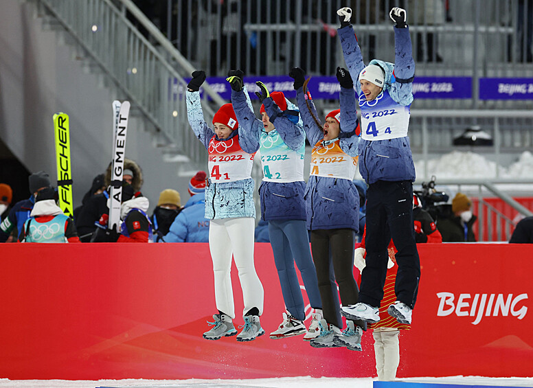 Ирма Махиня, Ирина Аввакумова, Данил Садреев и Евгений Климов взяли серебро в командном смешанном турнире по прыжкам с трамплина