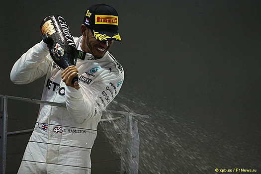 Льюис Хэмилтон стал победителем 14-го этапа чемпионата «Формулы-1» Гран-при Сингапура