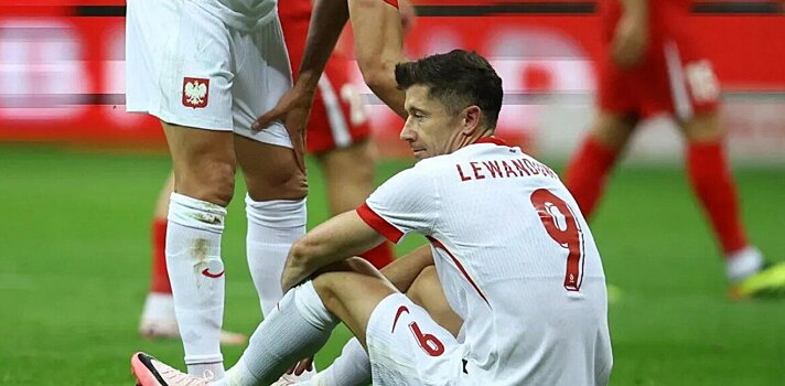 Тренер Польши о травме Левандовского: «Небольшое повреждение. Серьезных проблем не будет, надеюсь»