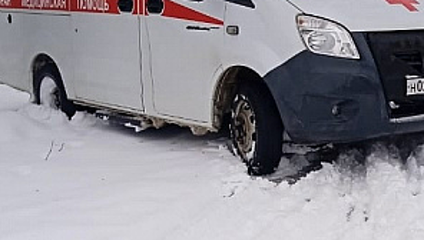 Несколько машин скорой помощи застряли в Рязани из-за нечищеных дорог