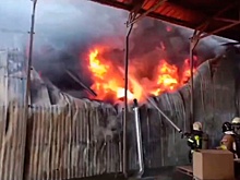 Пожар на складе в Ростове-на-Дону вырос до 1 800 «квадратов»