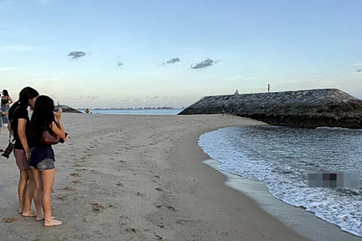 Mothership: школьницы в Сингапуре нашли тело мужчины во время фотосессии