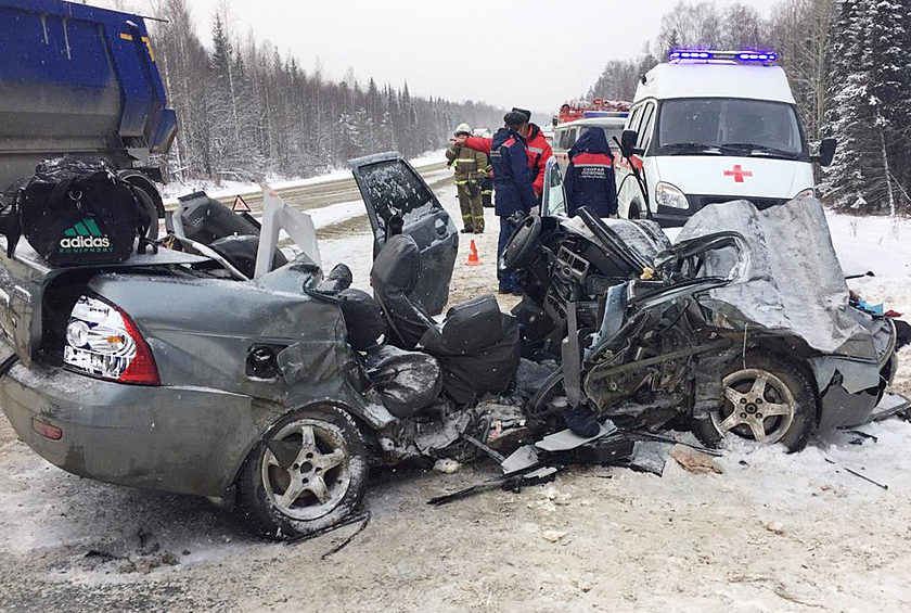 На Урале один человек погиб, трое пострадали после страшной аварии, которая произошла на трассе Пермь — Екатеринбург