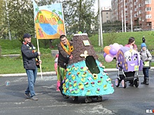 По парку Маяковского пронеслась стая драконов: фоторепортаж с парада колясок