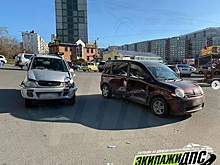 ДТП во Владивостоке: нномарка серьёзно помяла борт минивэна