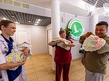 Врачи рассказали про выхаживание тройни с аномально низким весом