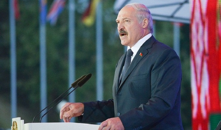 Лукашенко заявил, что уехавшим из Белоруссии иностранцам нужно «помахать ручкой»