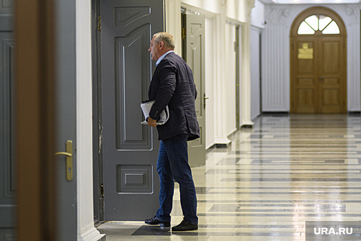 Двумя депутатами Екатеринбурга занялись борцы с коррупцией. Все ждут решения губернатора