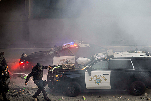 Журналистка попала под огонь полиции во время освещения бунта в американском городе