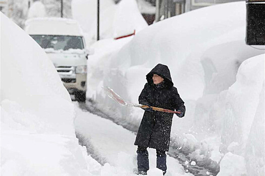 Снежный шторм в Японии: выросли сугробы с человеческий рост
