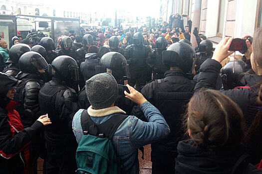 В городах России прошли акции в поддержку фигурантов дел «Нового величия» и «Сети»