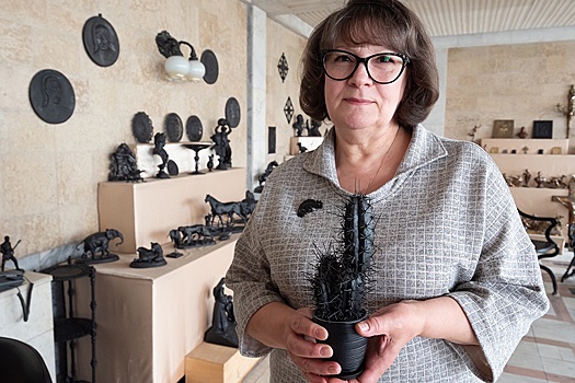 Каслинские мастера создали чугунный кактус