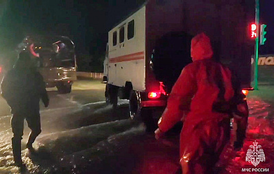 В Евпатории семь человек пострадали из-за непогоды