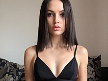Привычка обнажаться: после ухода из группы SEREBRO Полина Фаворская демонстрирует свои формы в «хищном» нижнем белье