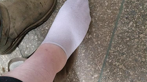 Саратовчанка сломала ногу на крыльце «Пятерочки». После этого ступени посыпали песком