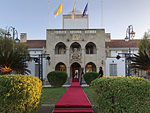 Французам предстоит выбирать между "суровым" и "плохо делающим" кандидатами