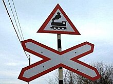 Опора линии электропередач упала на ж\д пути в Амурской области