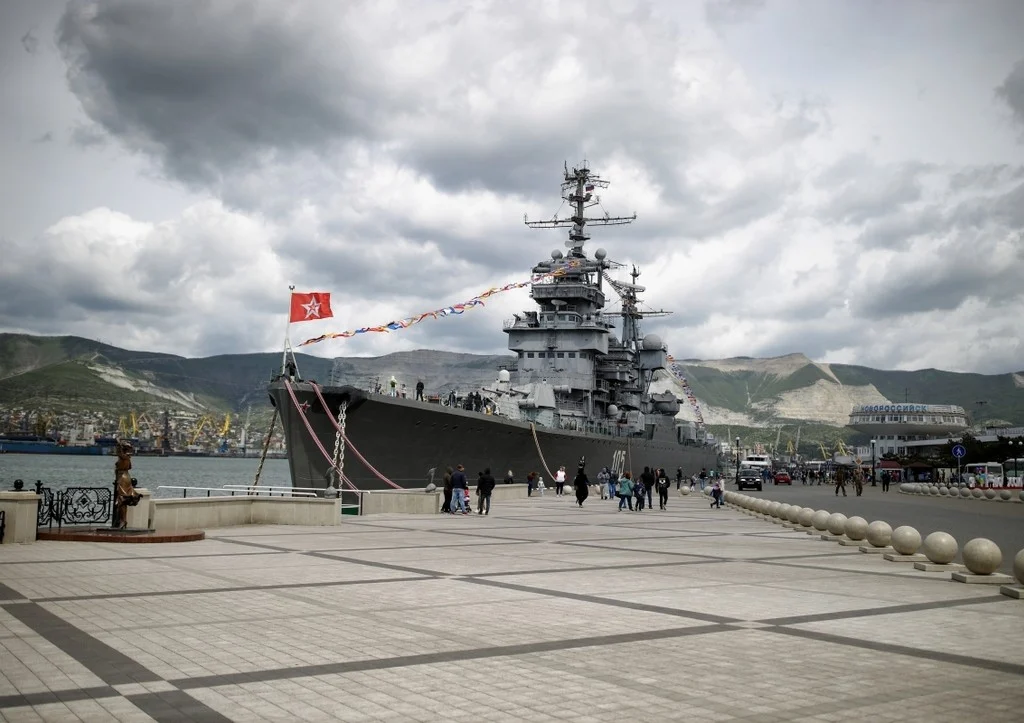 В суде Новороссийска назвали наказание за обнаженку на фоне крейсера