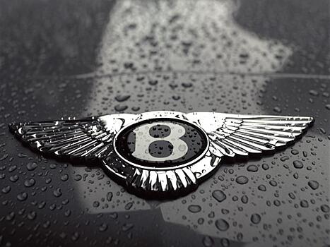 Bently за 16 млн рублей стал жертвой ливня во Владивостоке