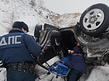 Иномарка с людьми рухнула с обрыва высотой 150 метров в Туве