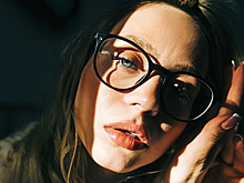 Женщины начали брить лицо: чем опасен новый тренд на дермапланинг