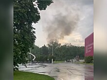 В центре Москвы на крыше медцентра загорелся кондиционер