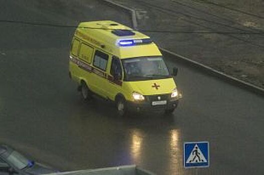Вылетевшая на тротуар иномарка сбила 5 человек в центре Челябинска