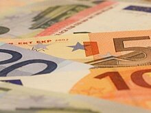 Средний курс доллара США со сроком расчетов "сегодня" по итогам торгов составил 64,9878 руб.