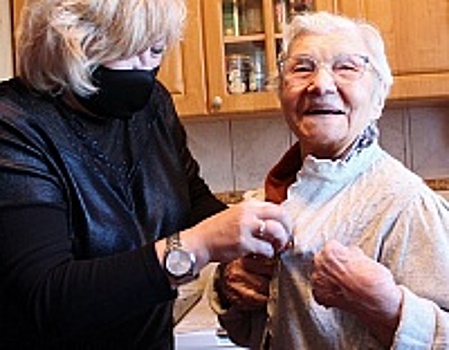 Ветераны ВОВ награждены памятными знаками «80 лет Битвы за Москву»